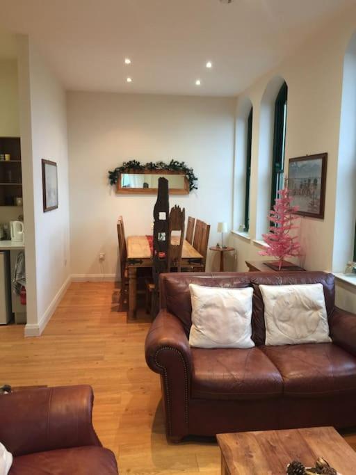 Converted Chapel Filey Floor To Ceiling Arch Window Exterior foto